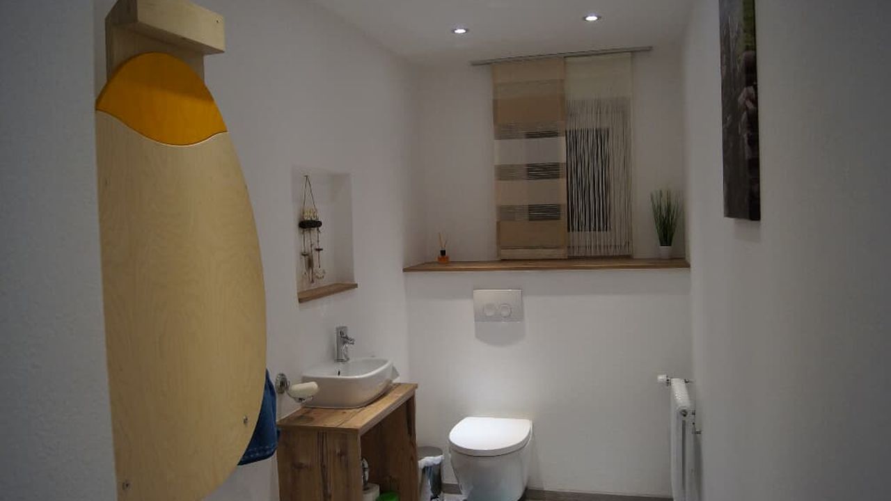 sep. WC mit Wickelablage sep. WC mit Wickelablage